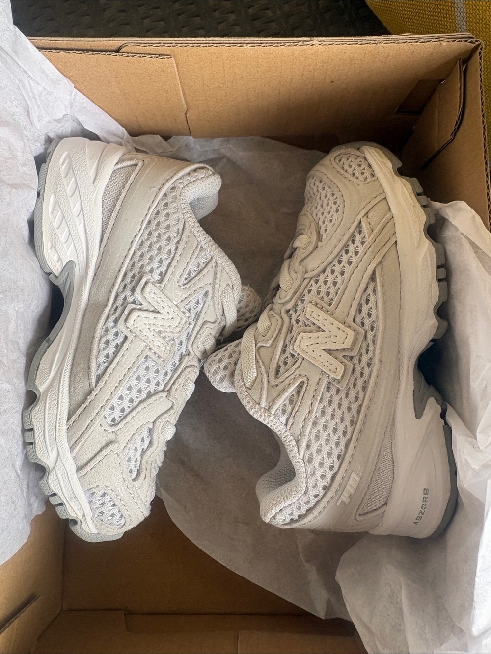 New Balance Kids White Mesh Trail Sneakers
